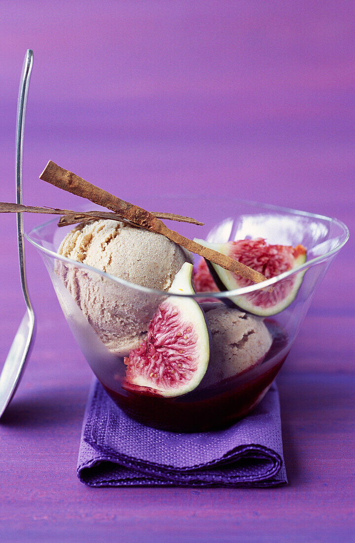 Figs with cinnamon ice cream