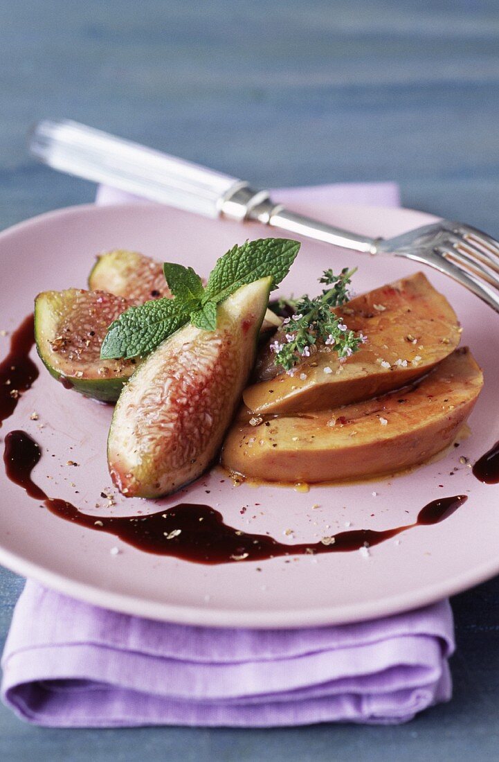 Duck foie gras with figs and balsamic sauce
