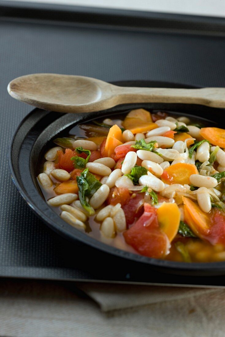 Soissons bean, carrot and tomato stew