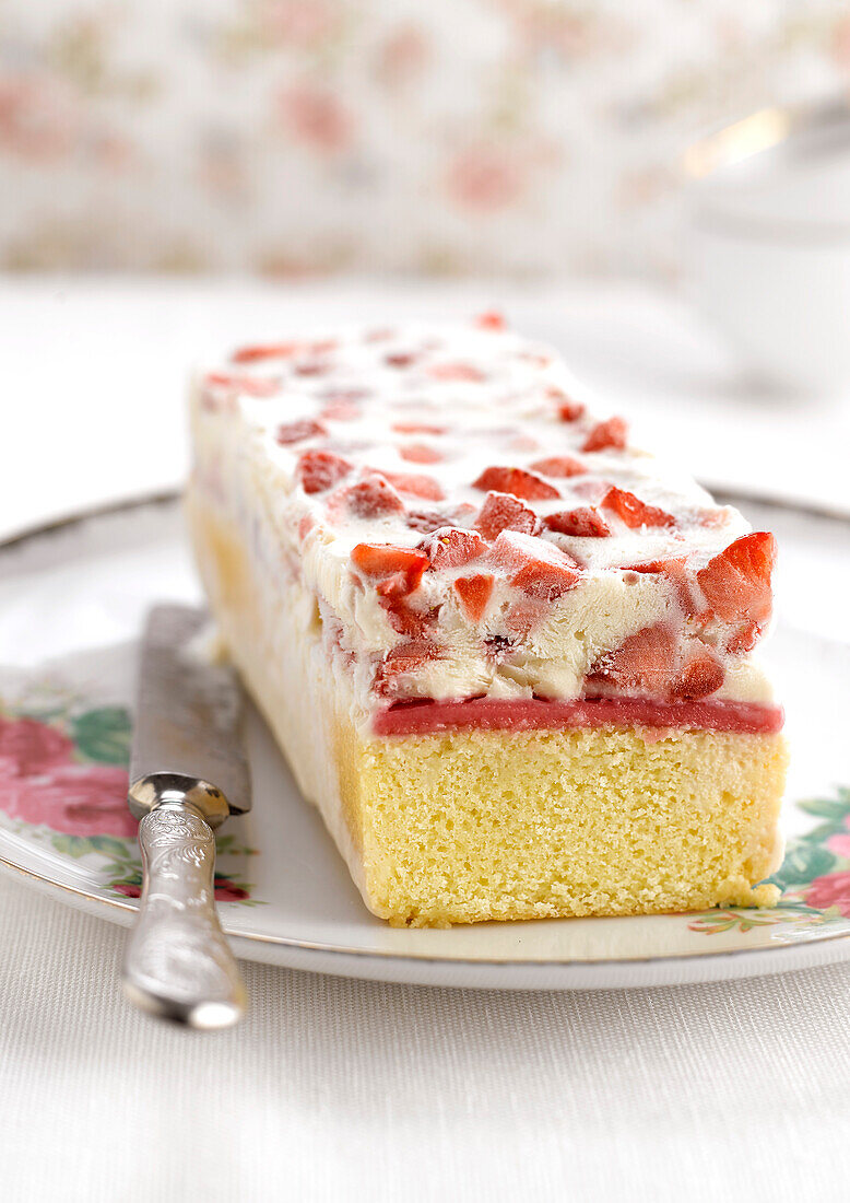 Strawberry ice cream cake