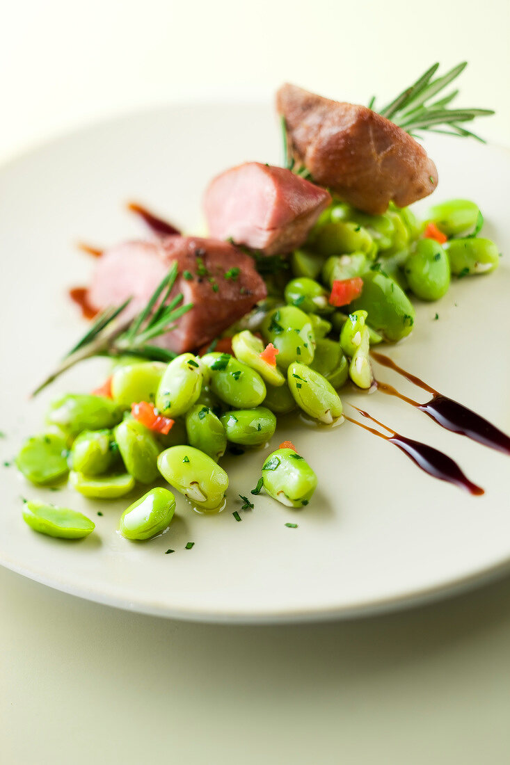 Pork Mignon brochettes with broad beans