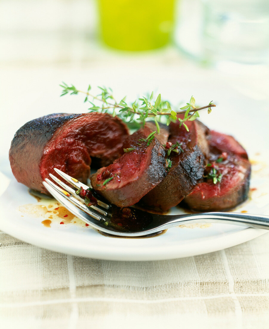 Straussenherzen in Weinessig gekocht (rare)