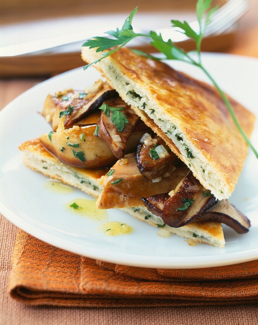 Pan-fried foie gras and ceps with parsley-flavored pastry triangles