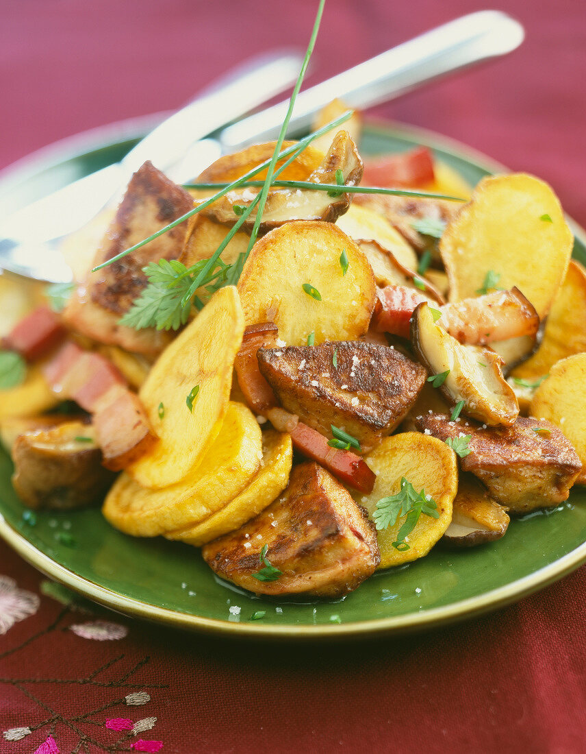 Pan-fried duck and sauteed potatoes