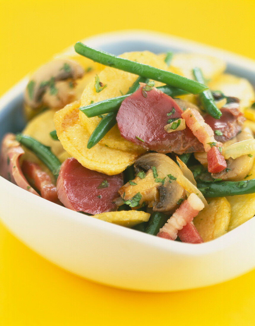 Sauteed potatoes with gizzards and green beans