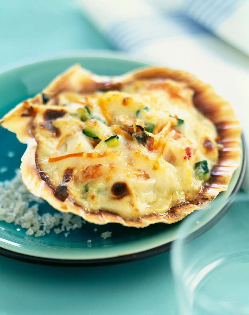 Baked scallop with vegetables