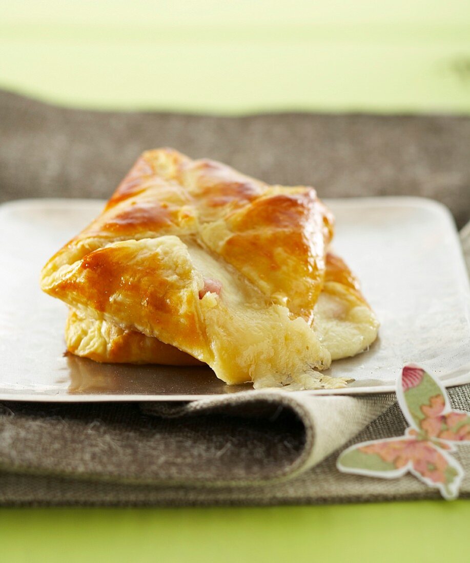 Ham and mozzarella individual flaky pastry pie