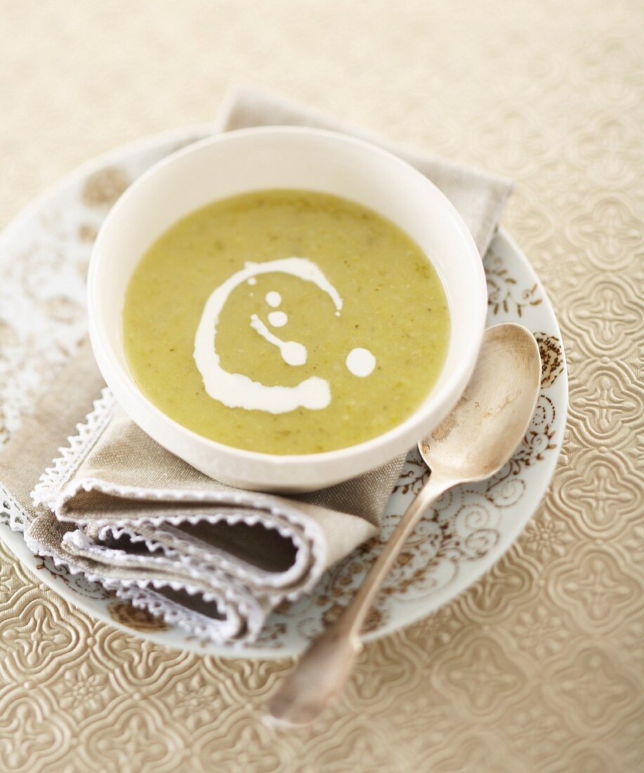 Cream of asparagus soup