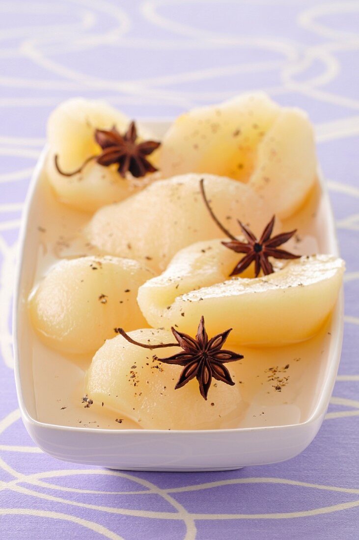 Pears with spicy white wine
