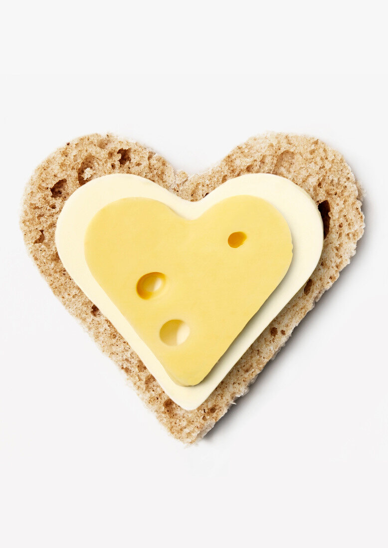 Herz-Brot mit Butter und Käse