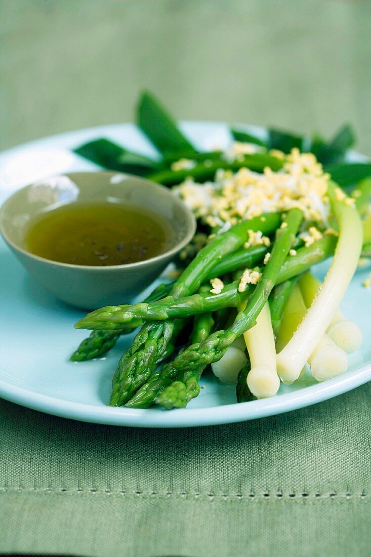 Asparagus and leeks with french dressing