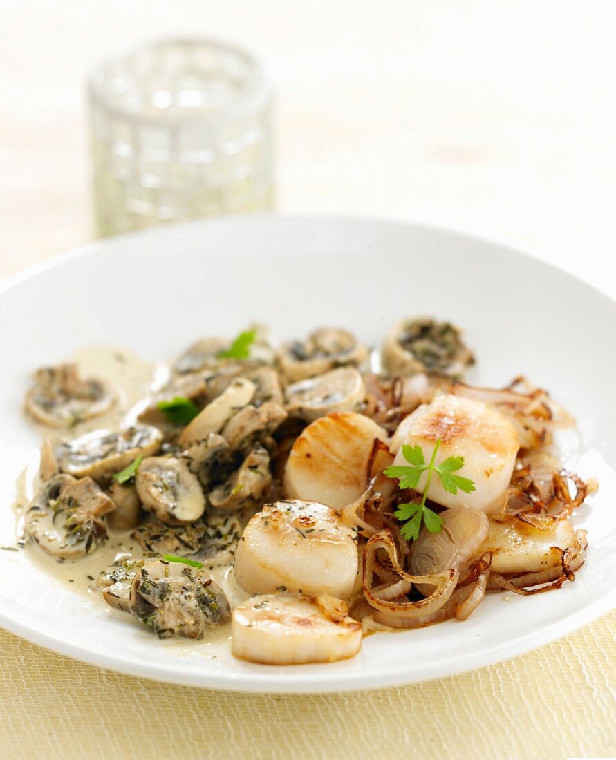 Scallops with mushrooms
