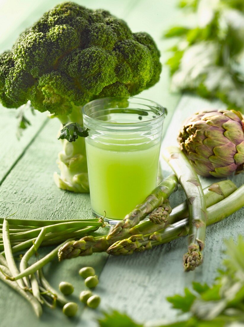 Grüner Gemüsesaft im Glas