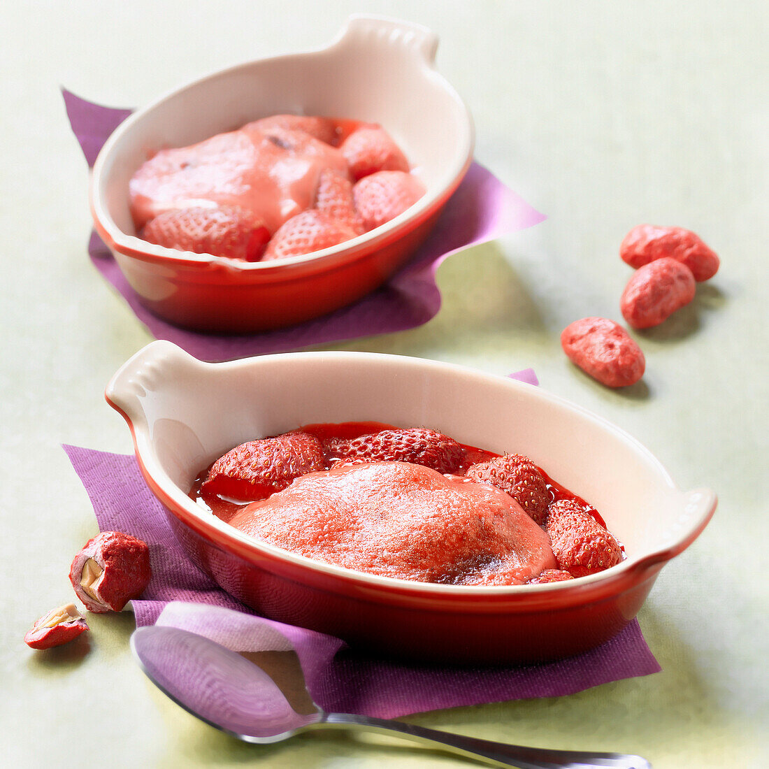 Strawberry,mascarpone and pink praline gratin