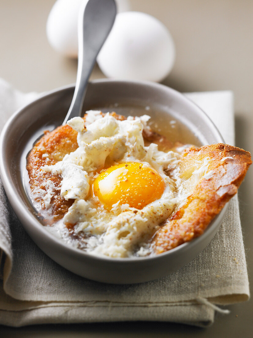 Bread sauce with egg