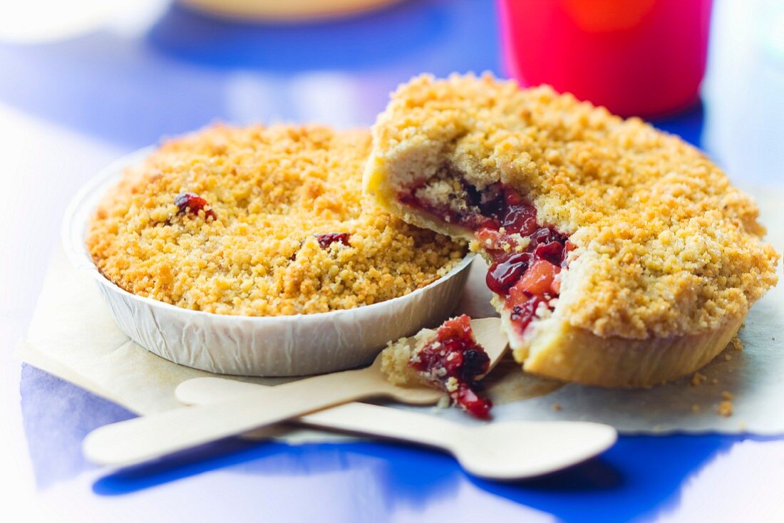 Crumble mit roten Füchten