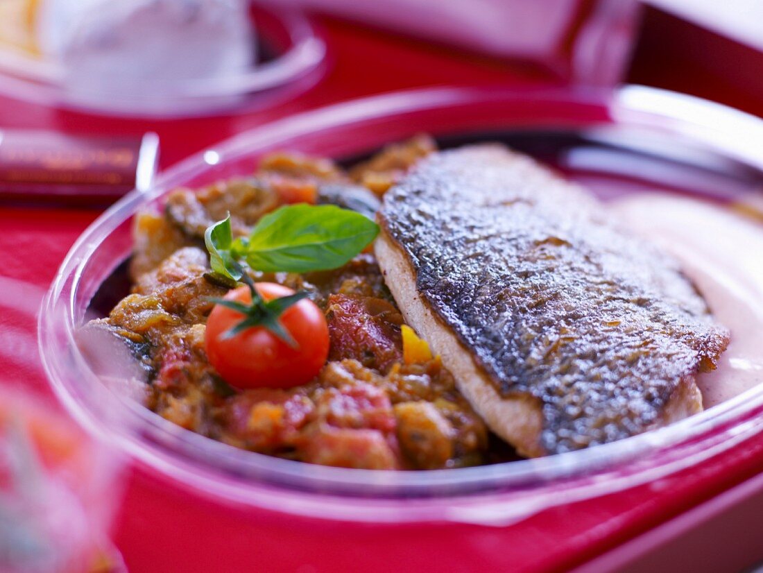 Gebratenes Goldbrassenfilet mit Ratatouille