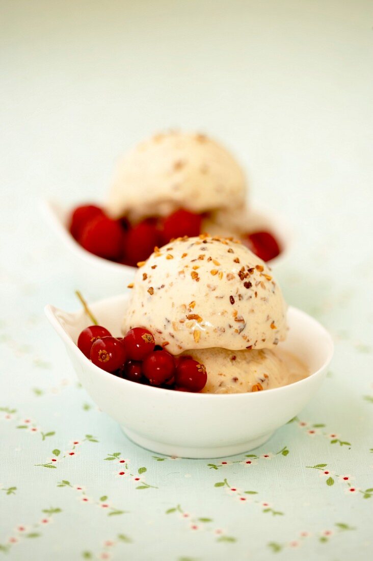 Hazelnut and almond ice cream