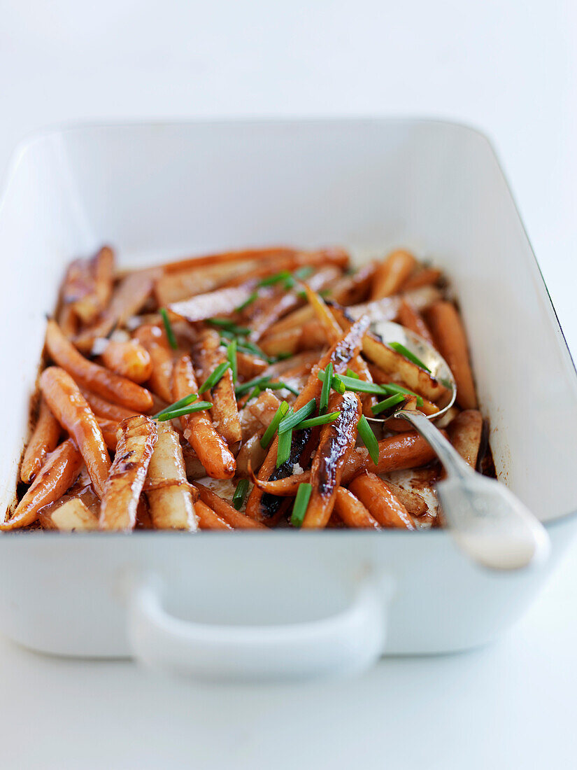 Salsifies and carrots with chives