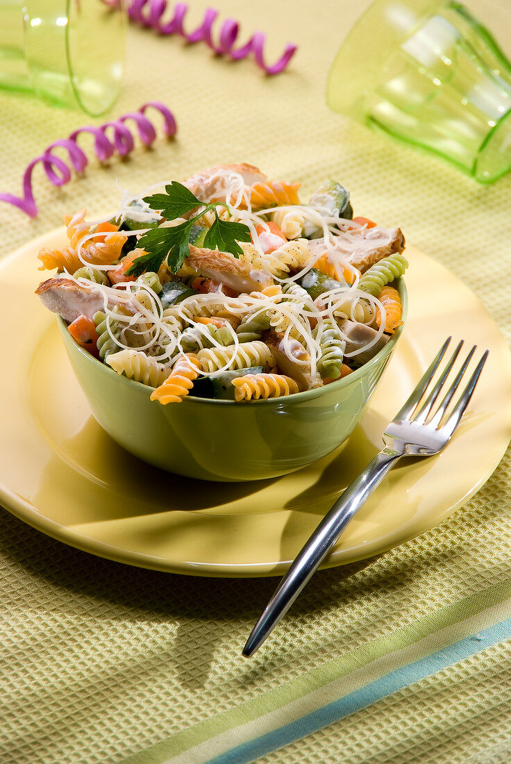 Twist pasta with chicken and vegetables