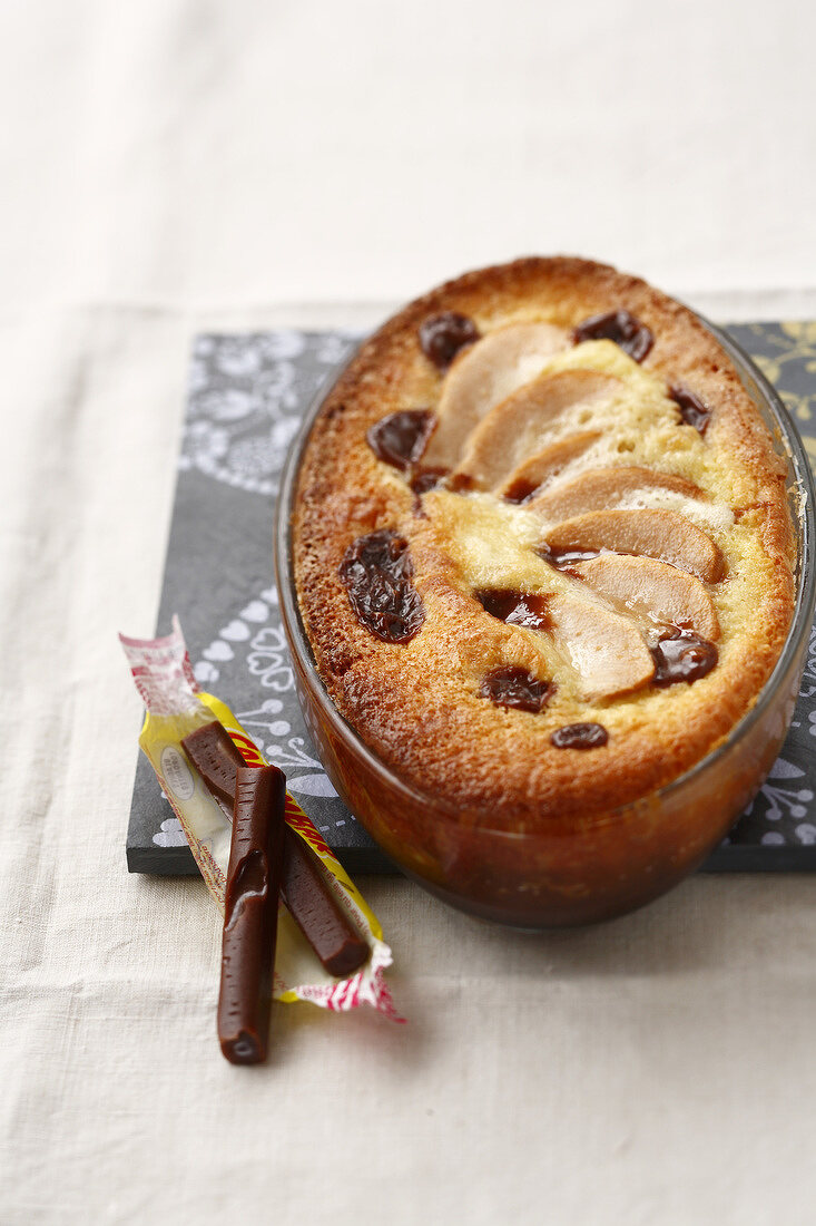 Birnenkuchen mit Carambar-Kaubonbons