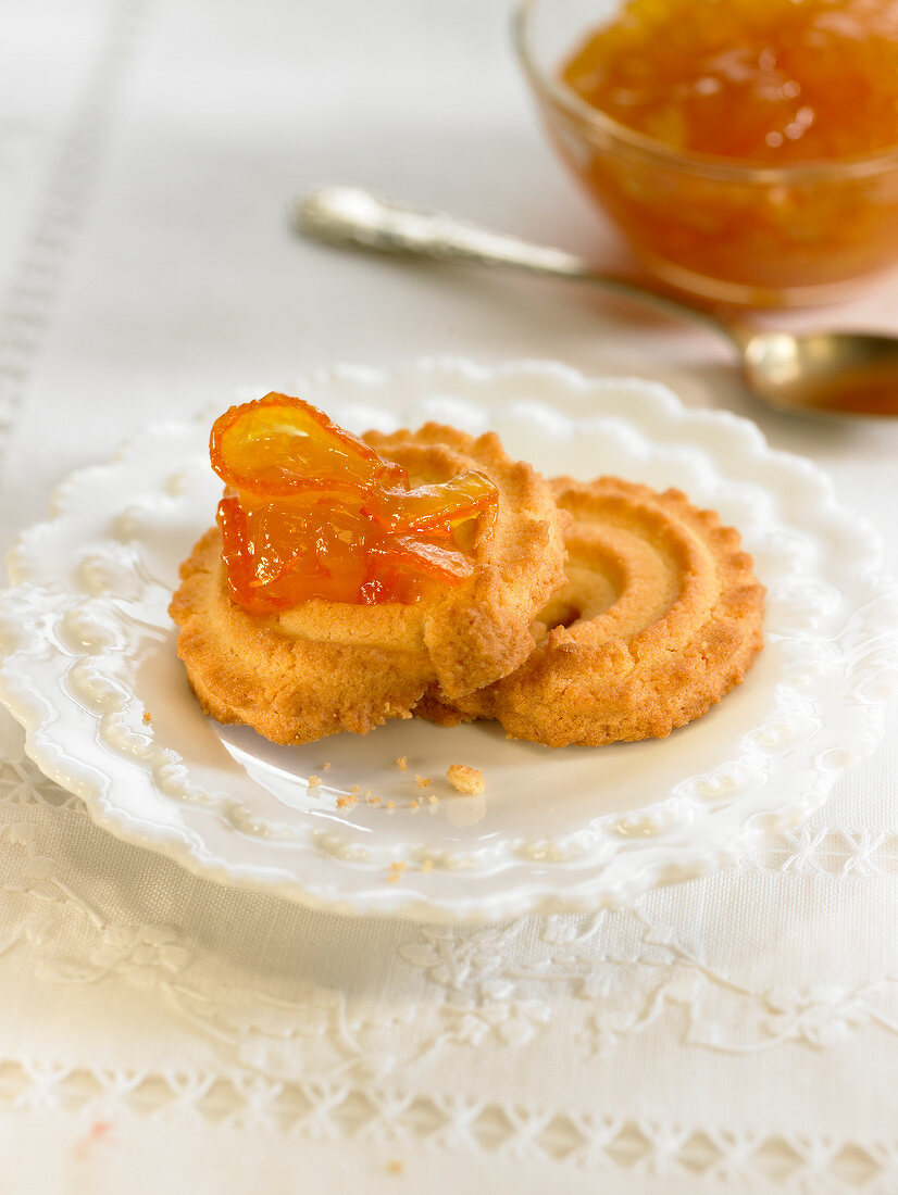 Biscuits with marmelade