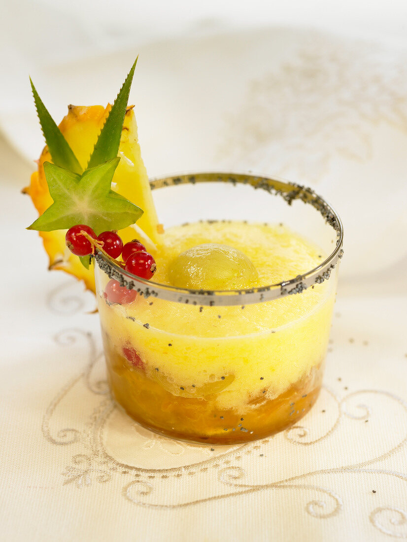Ananas-Traubensaft im Glas