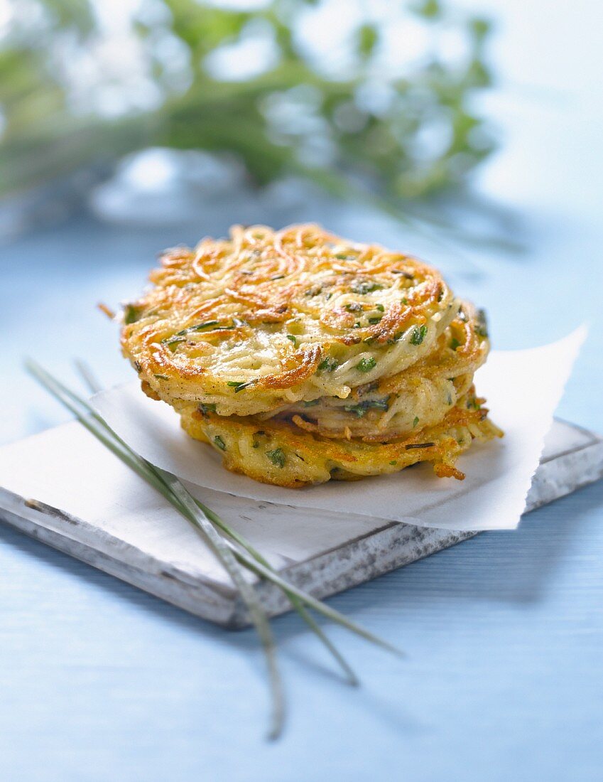 Vermicelli-Puffer mit Schnittlauch