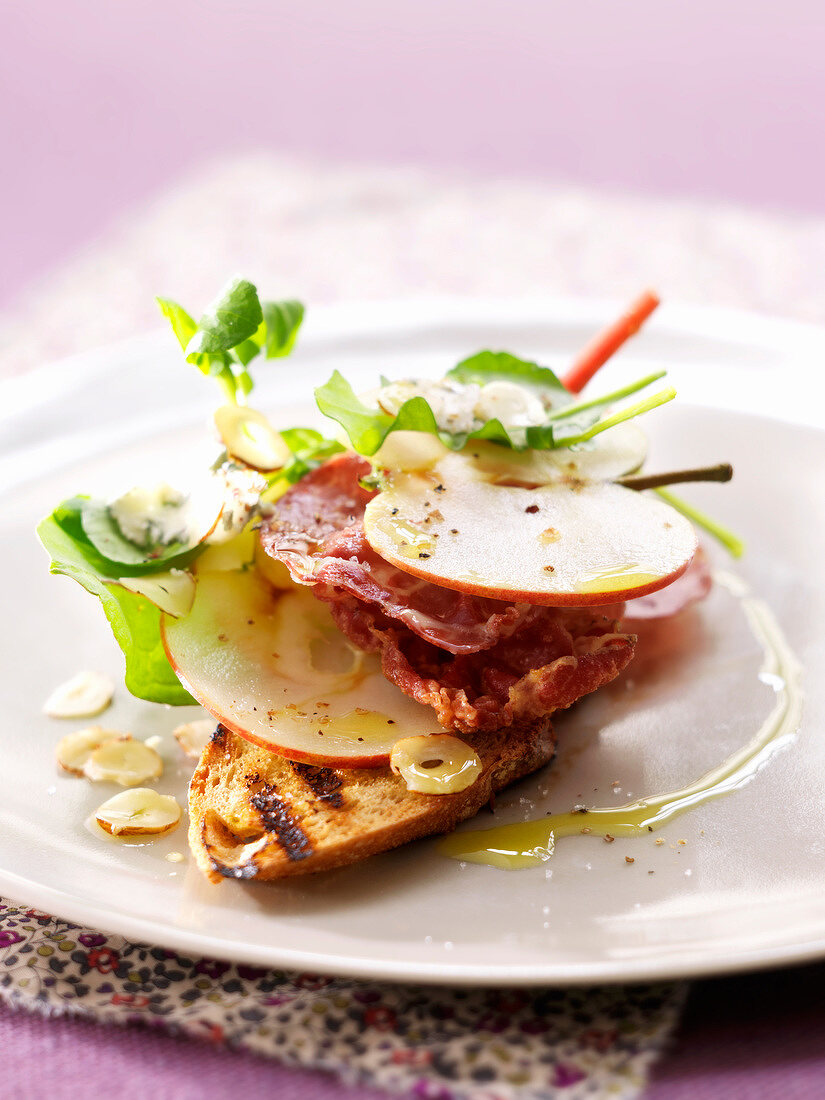 Pancetta and sliced apple on toast