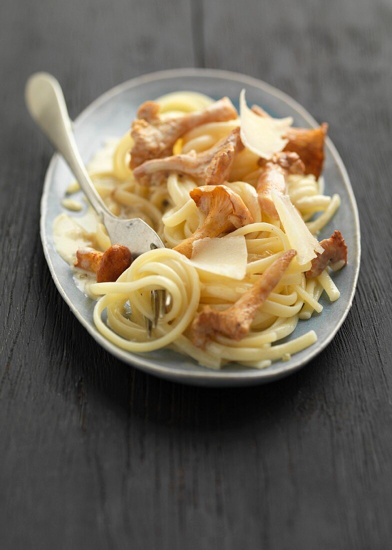 Linguine with chanterelles