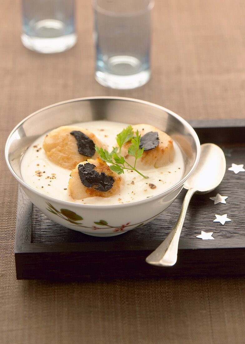 Cream of cauliflower soup with scallops and truffles