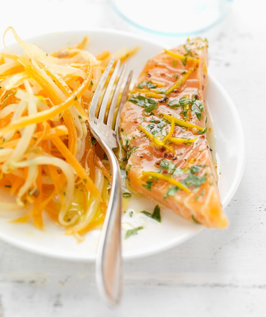 Salmon marinated with orange and coriander,carrot and beansprout salad