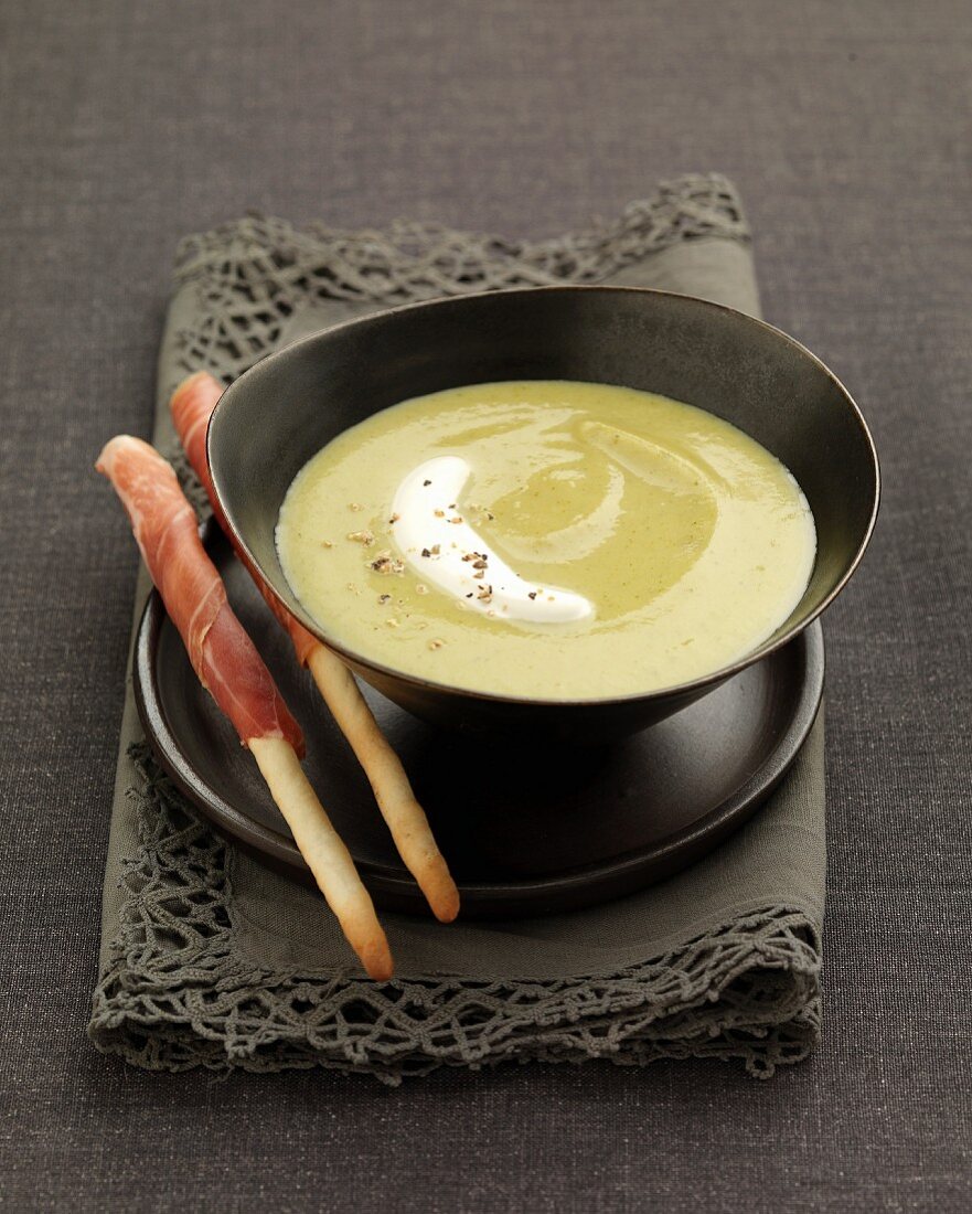 Cream of zucchini soup with mascarpone