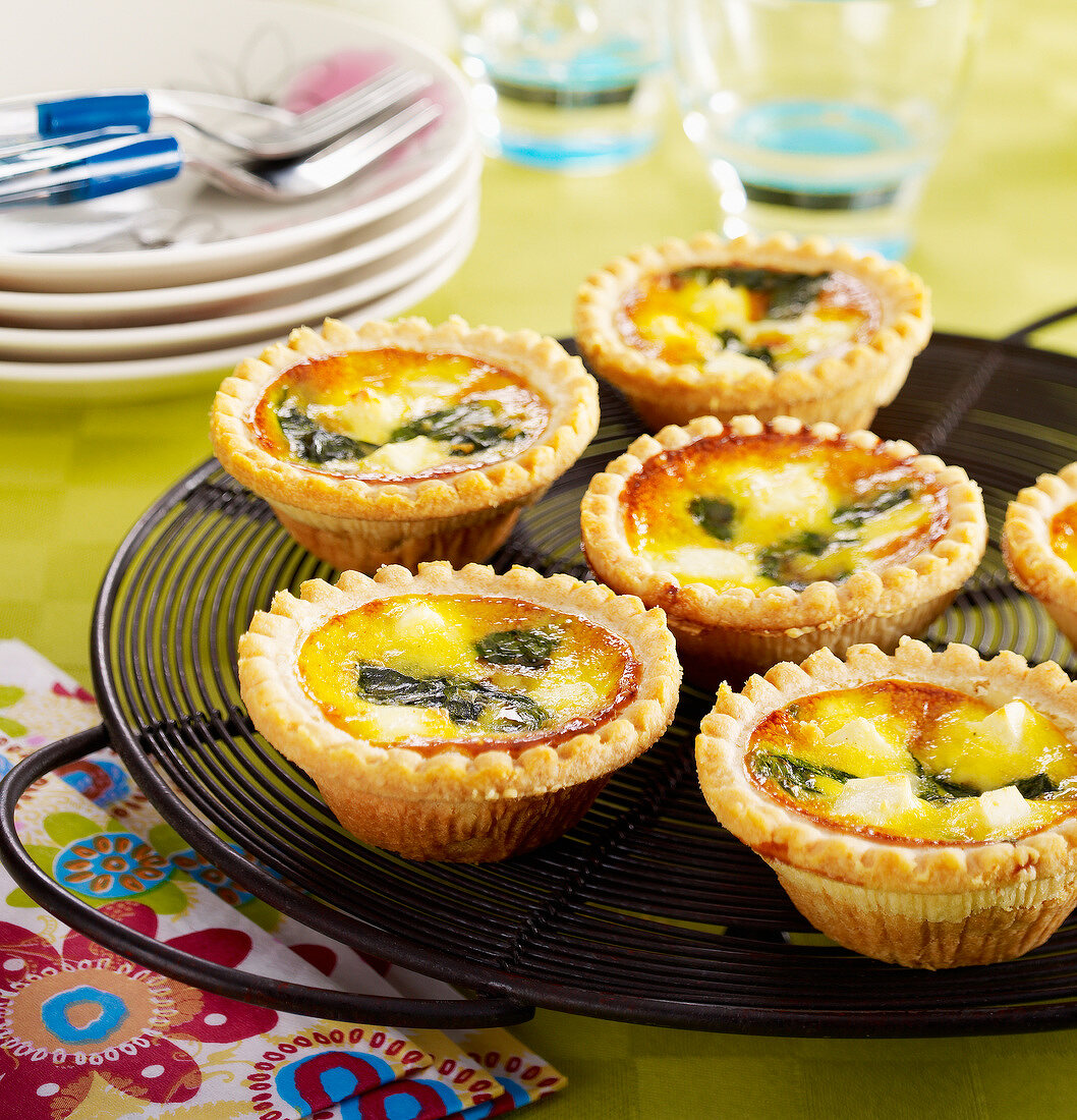 Cheese and spinach mini tartlets