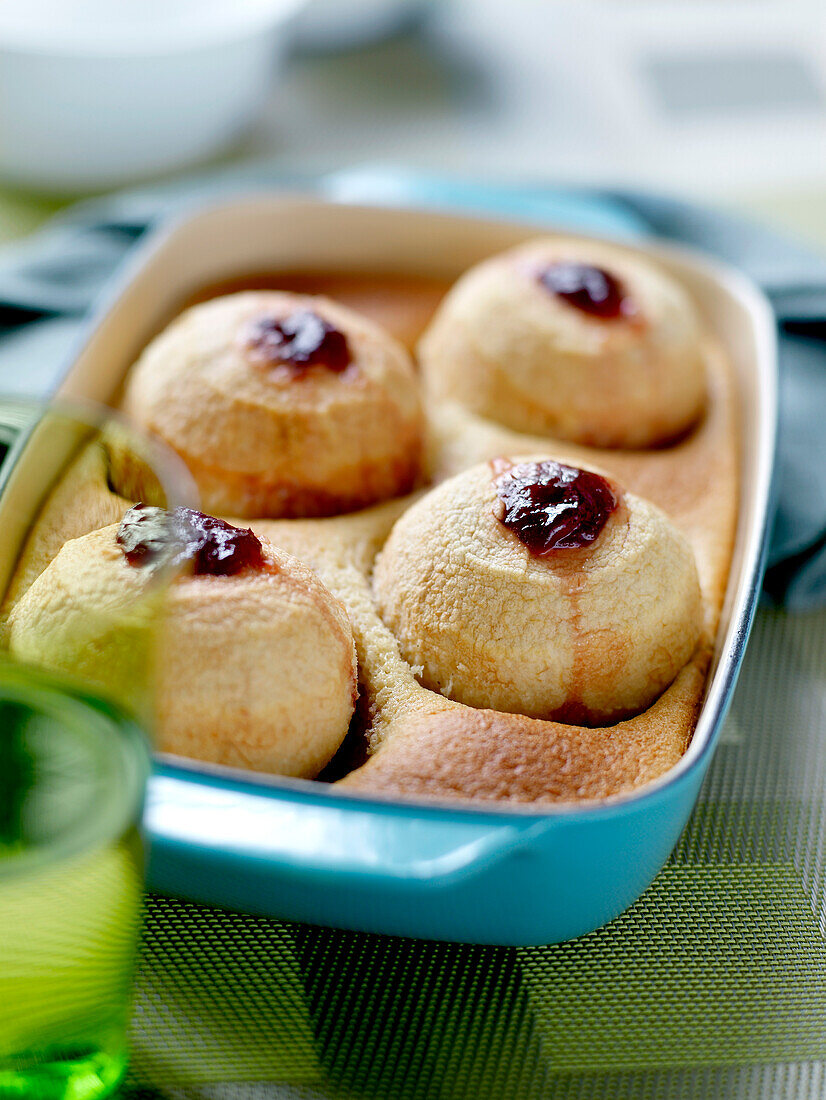 Cake-style baked apples