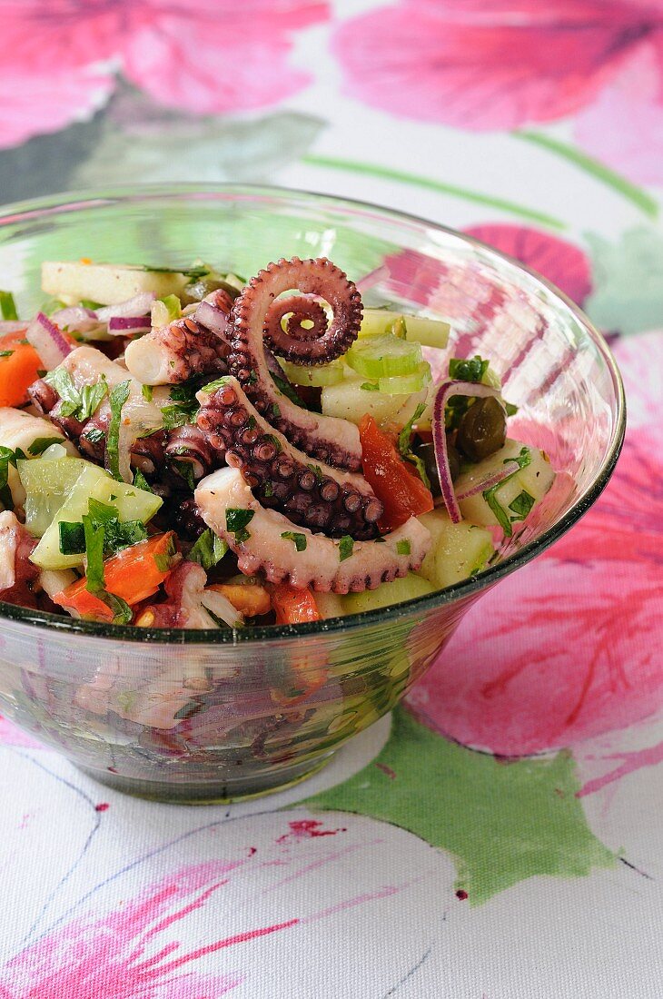 Oktopus-Salat mit Gurken