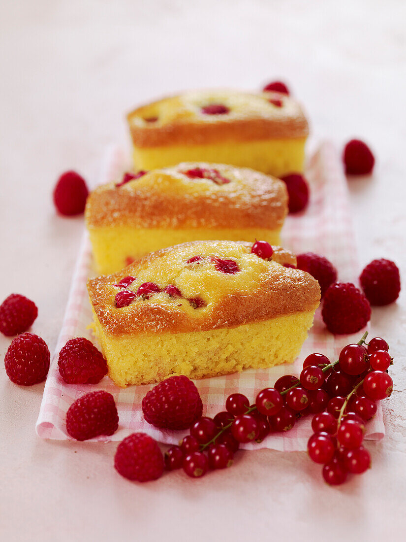 Mini-Kuchen mit Beeren