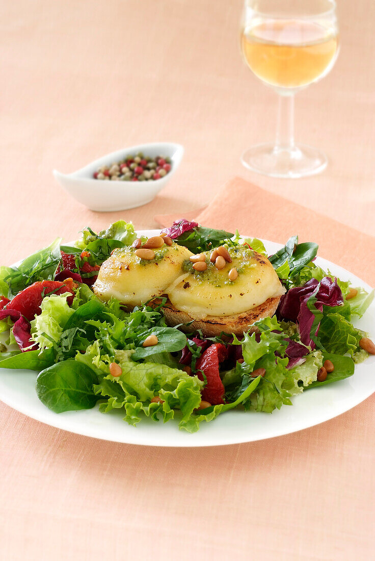 Hot goat's cheese salad