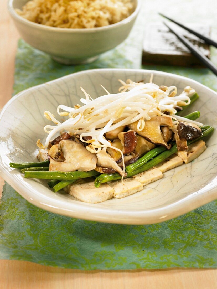 Nitsuke mit Tofu, Shiitakepilzen und grünen Bohnen