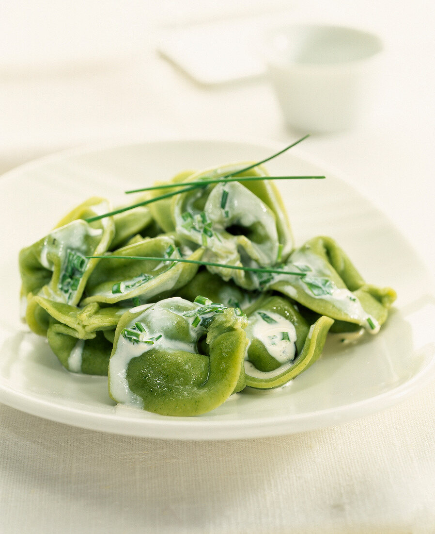 Tortellinis with spinach and cream