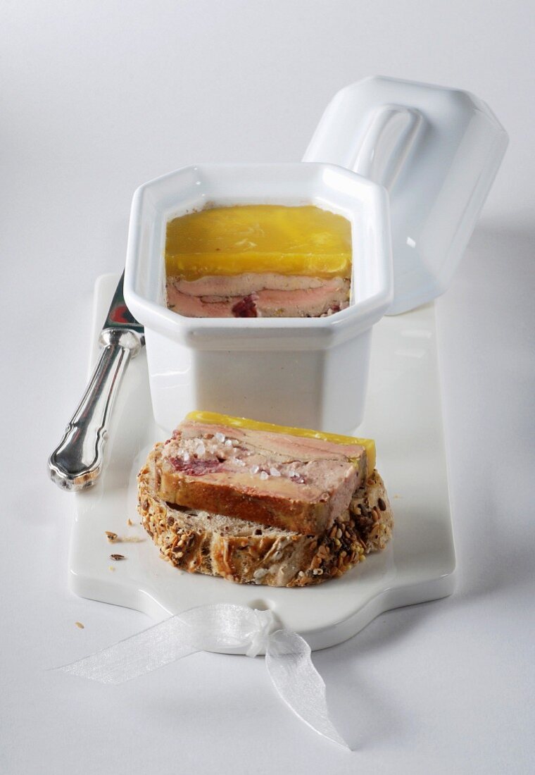 Terrine von Gänsestopfleber und Kirschen