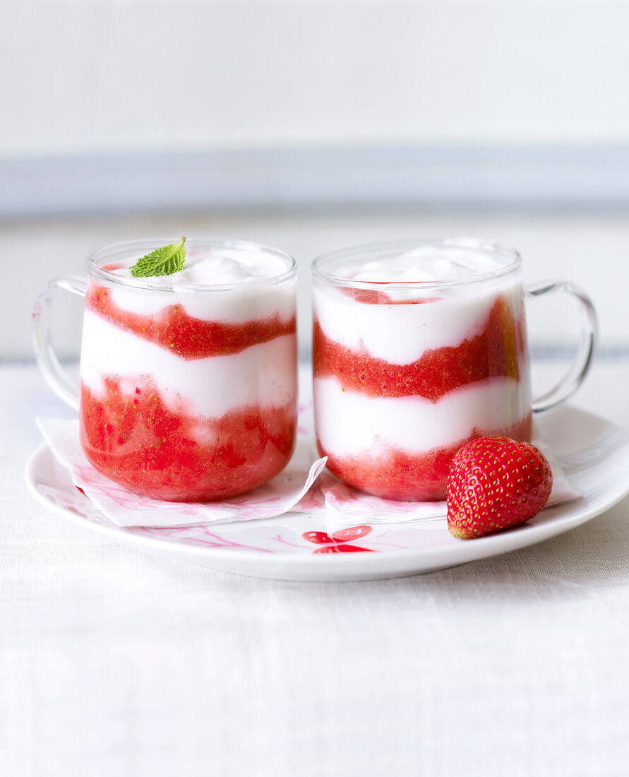 Tofu cream with strawberries