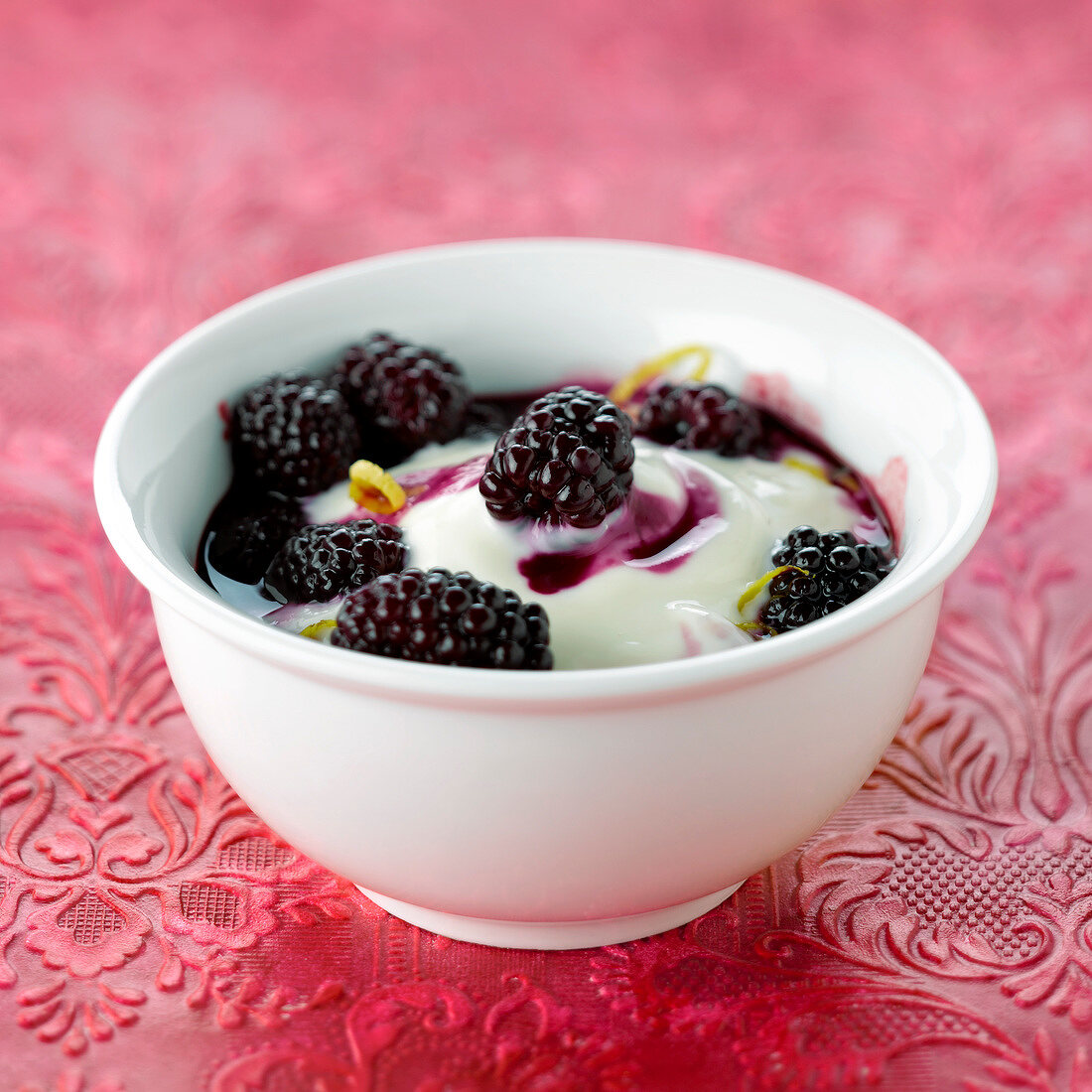 Soya milk yoghurt with blackberries marinated with jasmin