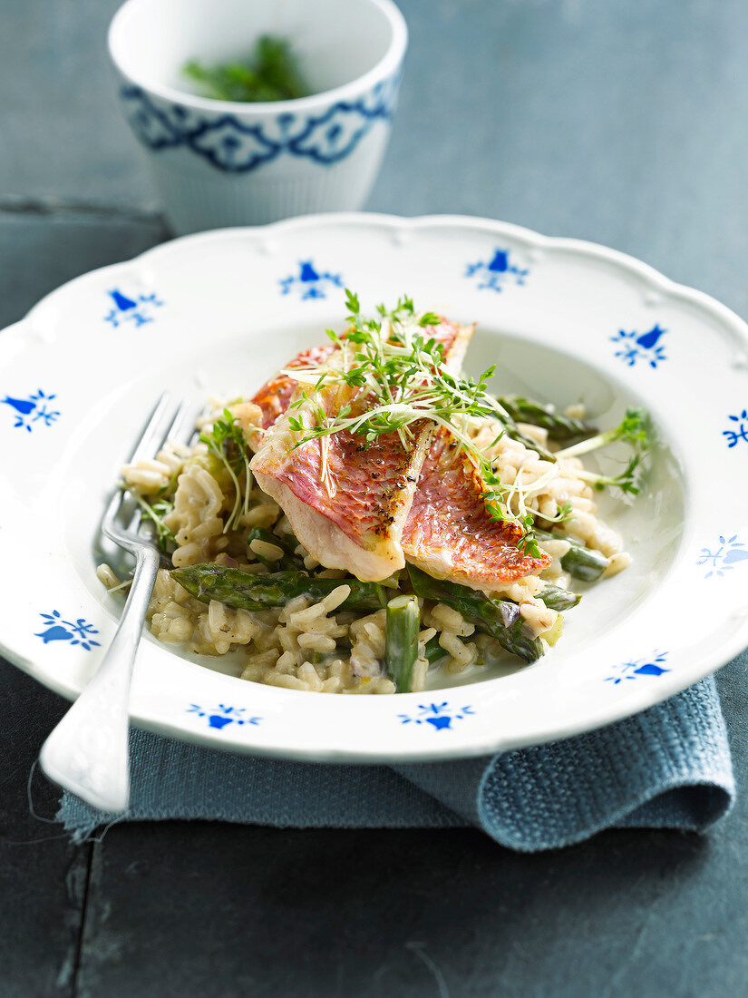 Risotto mit Rotbarbe und grünem Spargel