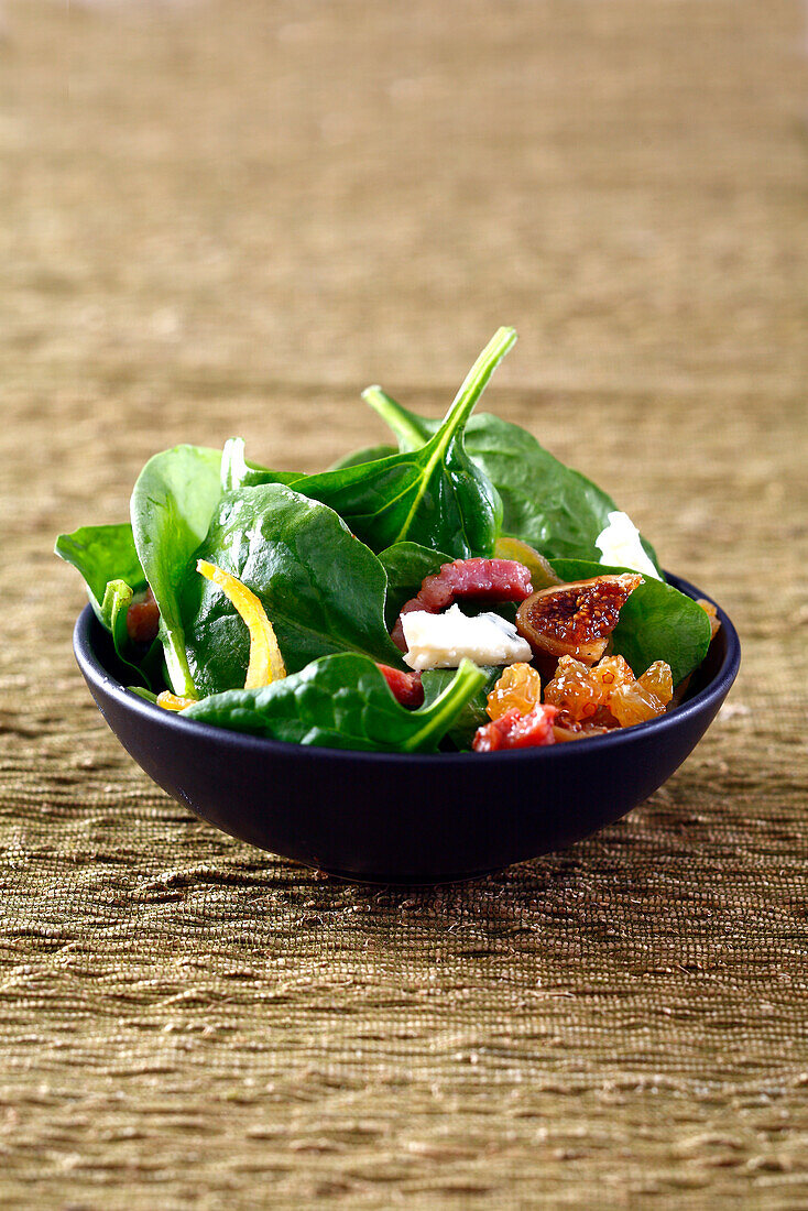 Spinach,roquefort and dried fruit salad