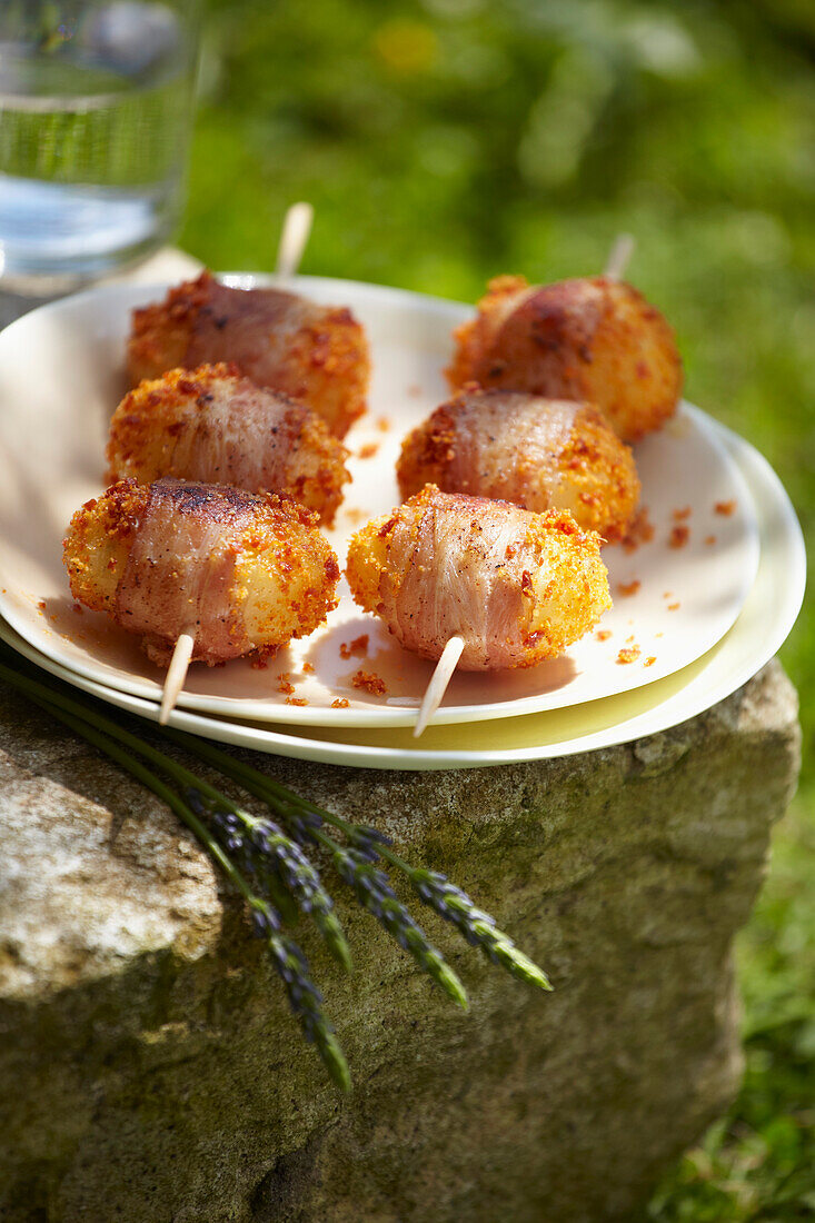 Potato brochettes coated in chorizo crumbs