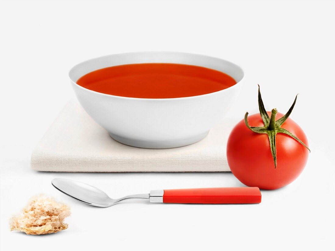 Schälchen Tomaten-Gazpacho