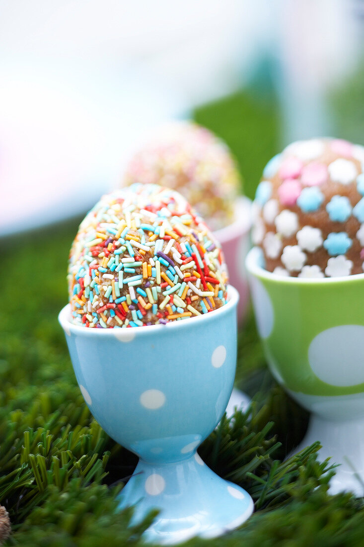 Decorated Easter egg cakes