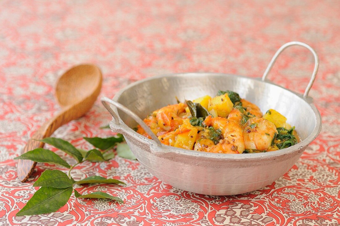 Indian-style shrmps with spinach and pineapple