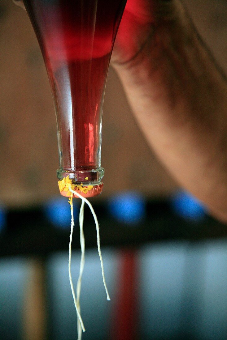 Turning upside-down a bottle of rosé Champagne